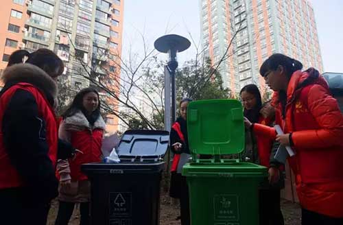 垃圾分類系列： 垃圾桶蓋合起來(lái)！